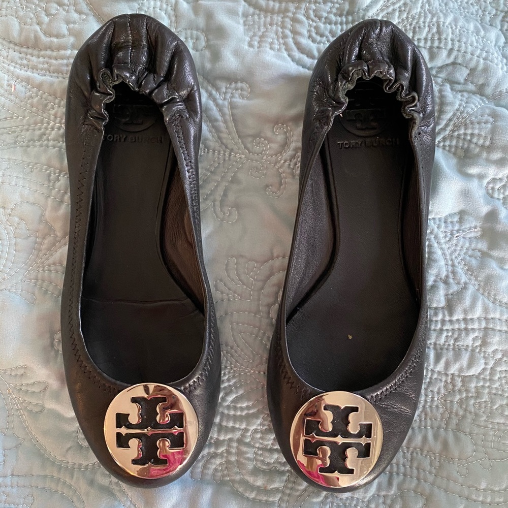 Like New! Tory Burch Reva Black/Silver Flats 7.5
